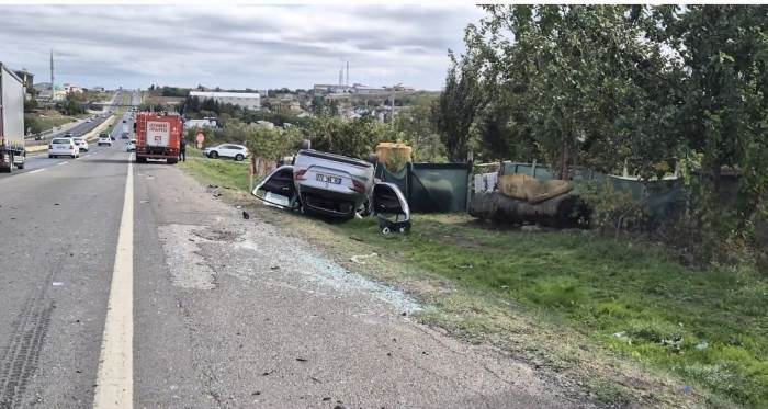 Silivri'de feci kaza: İki otomobil takla attı!