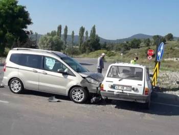 Tavşanlı’Da Trafik Kazası: 5 Yaralı
