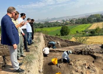 Tavşanlı’Nın 8 Bin Yıllık Geçmişine Işık Tutacak Kazı Çalışmaları Devam Ediyor
