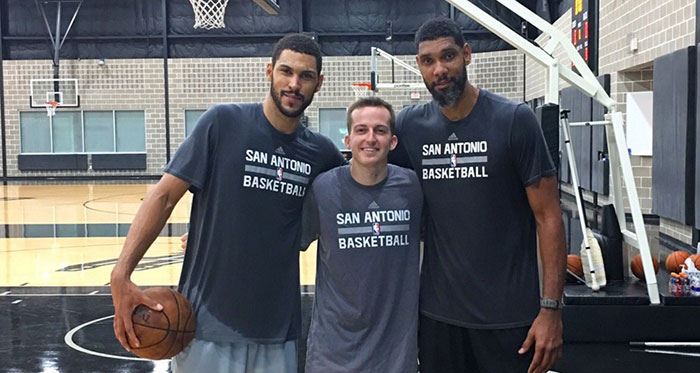 Tim Duncan, Ayres’ı çalıştırıyor