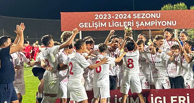 U-14’te şampiyon Altınordu oldu