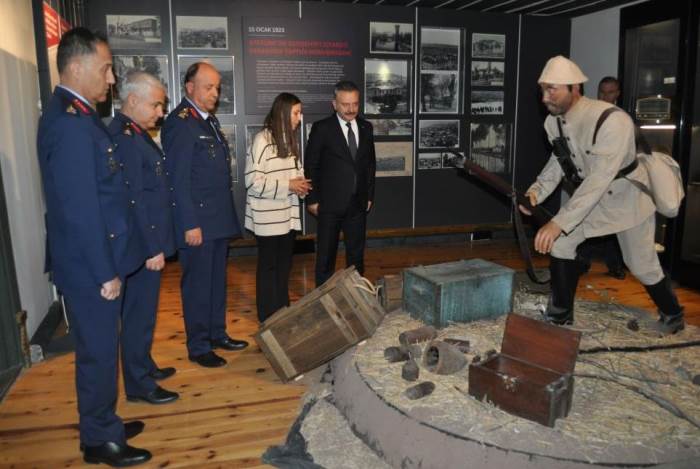 Vali Aksoy Atatürk'ün Eskişehir'de kaldığı konağı ziyaret etti