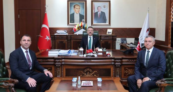 Vali Hüseyin Aksoy'a Başkan Karabacak'tan ziyaret
