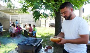 Yaz Kur’An Kursu Öğrencilerine Mangalda Köfte
