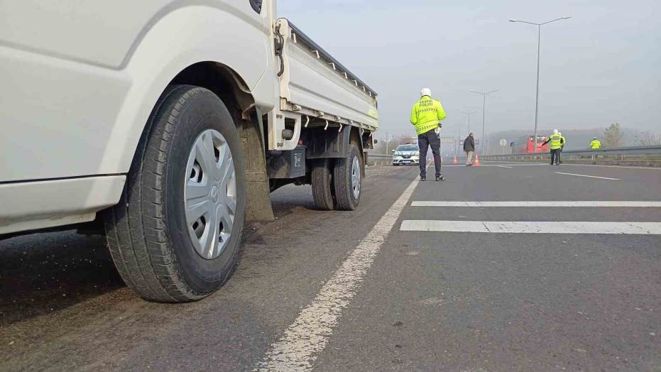 Düzce'de kış lastiği takmayan 15 sürücüye cez…