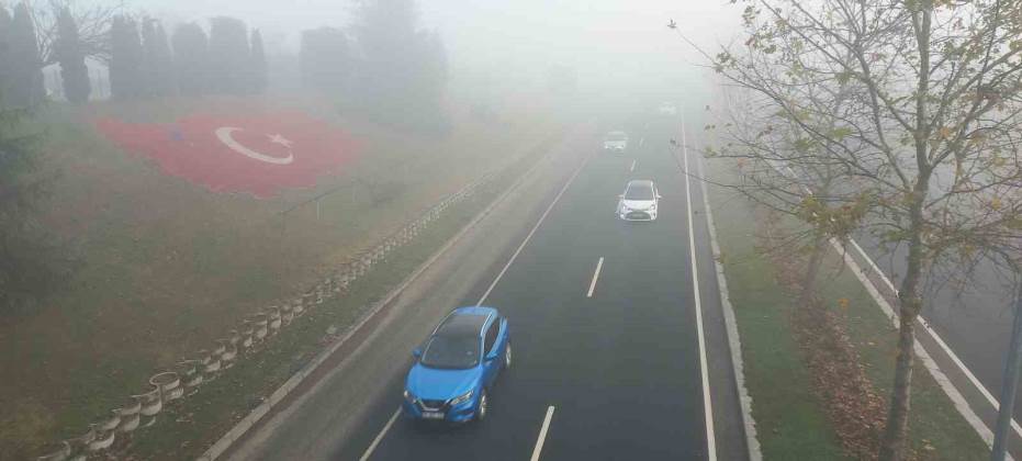 Düzce'de sis nedeniyle görüş mesafesi 20 metr…